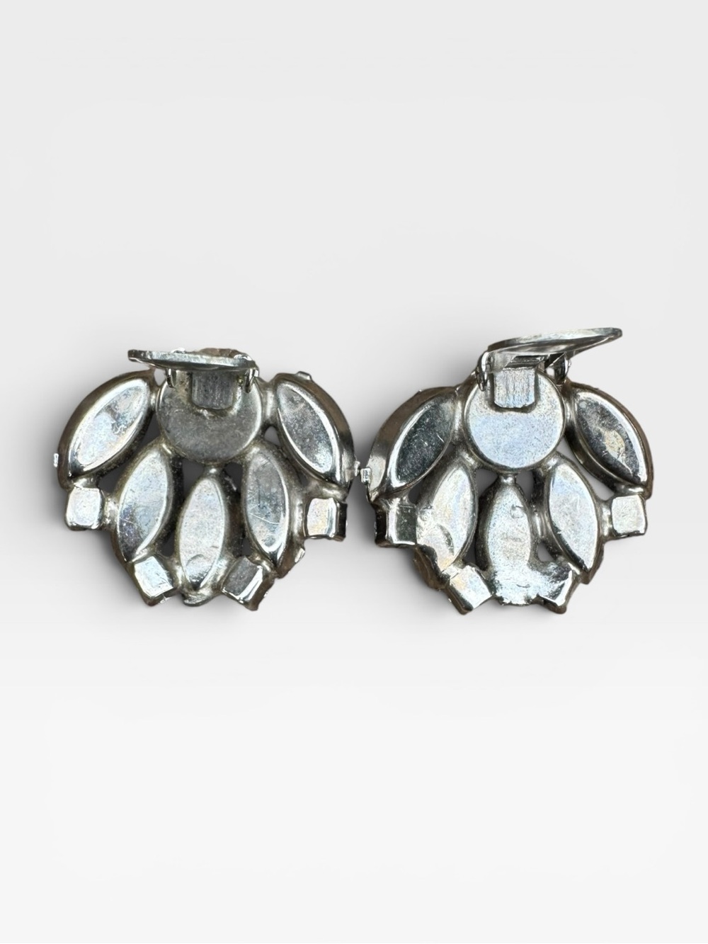 VINTAGE Green Marquis Carnival Glass Clip-On Earrings - Picture 6 of 6